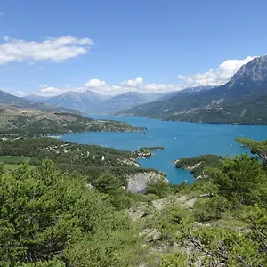 https://pavillon-douillet-avec-vue-sur-lac.fr-provencehotel.com